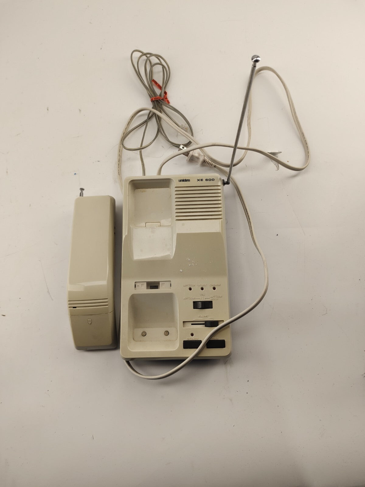 Uniden XE 600 Long Range Tone and Pulse Dialing Cordless Telephone