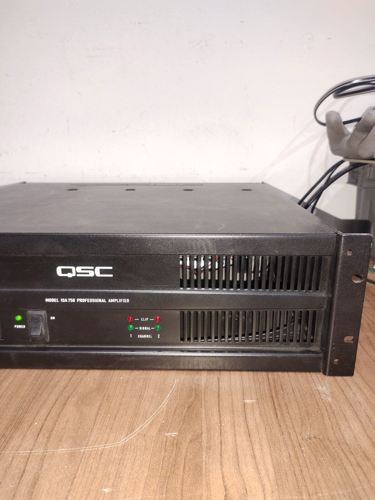 QSC ISA 750 POWER AMPLIFIER