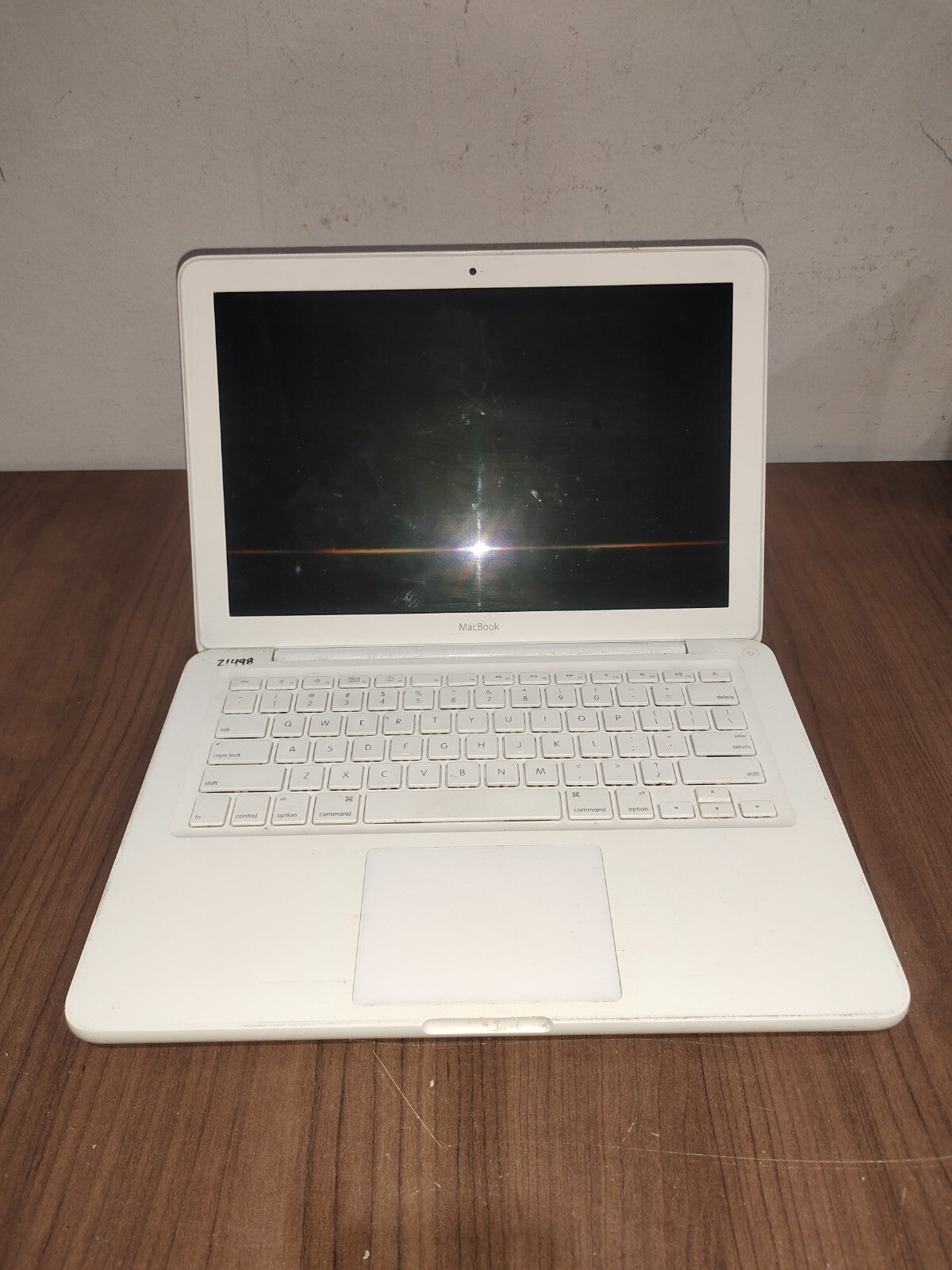 Apple MacBook A1342 13.3" Mid 2010 4 GB RAM 120 GB SSD Sierra - White