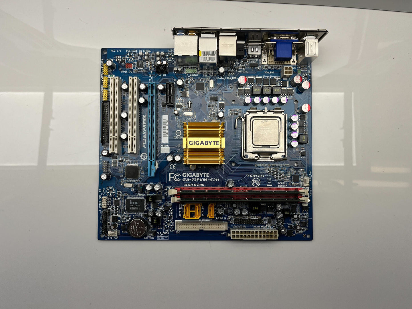 Gigabyte GA-73PVM-S2H Motherboard + Intel Pentium 4 @ 3.2 GHz + 2GB RAM Bundle