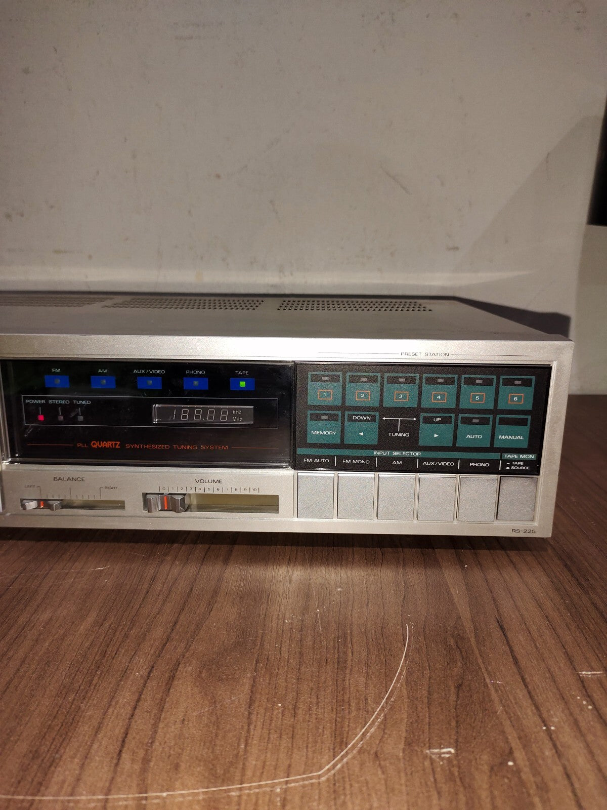Vintage Fisher AM-FM Stereo Synthesizer Receiver - RS-225