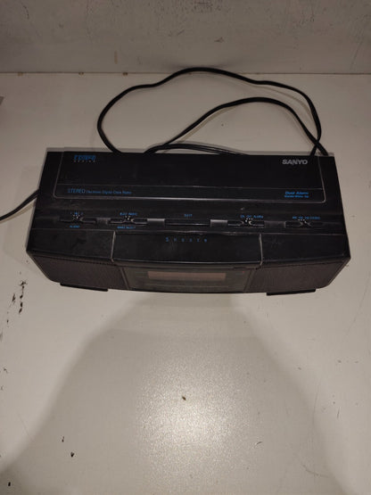 Vintage Sanyo Flip Alarm Clock Radio Model RM7030