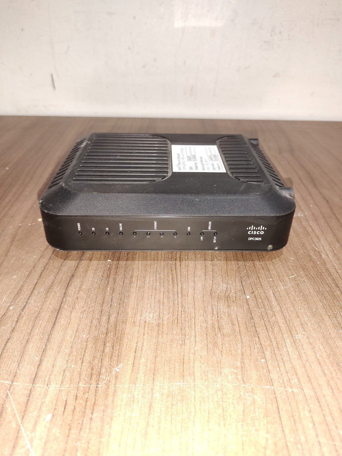 Cisco DPC3825 4-Port DOCSIS 3.0 Wireless Wi-Fi Router
