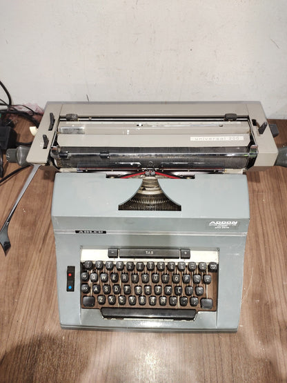 ADLER - UNIVERSAL 200  - TYPEWRITER - MADE IN GERMANY