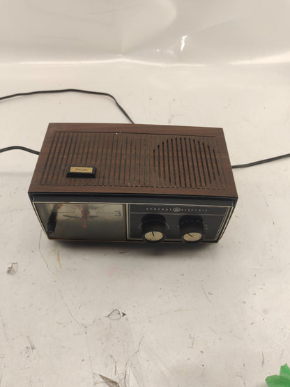 General Electric Model C2470A Alarm Clock Radio Vintage GE