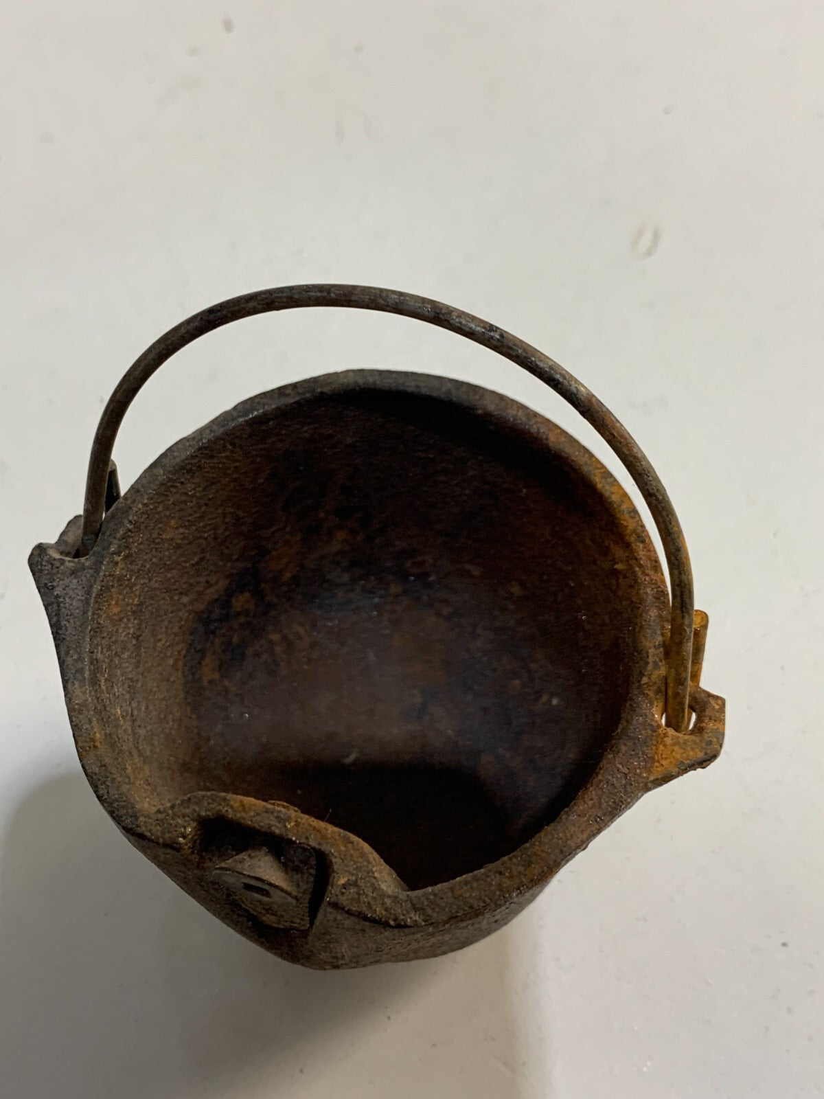 CANADIAN FORGE MINIATURE CAST IRON 3 LEG BLACK KETTLE POT