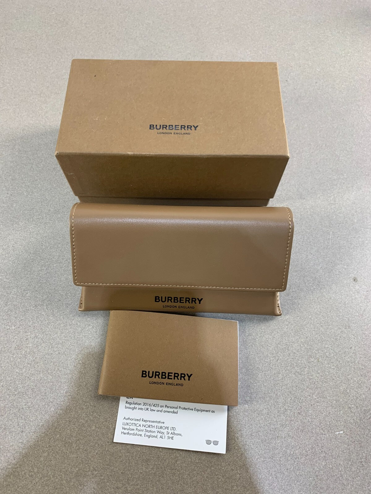 Burberry Camel Brown Triangle Soft Leather Eyeglasses Sunglass Case w/ Cloth&Box