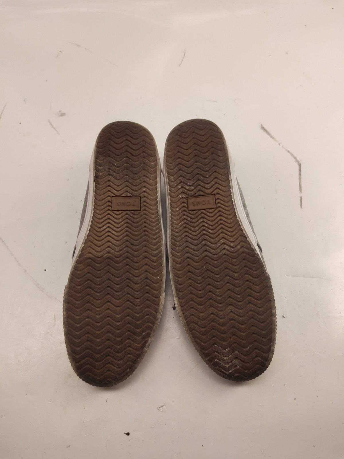Toms Men's Lace Up canvas upper shoes Size 10 US