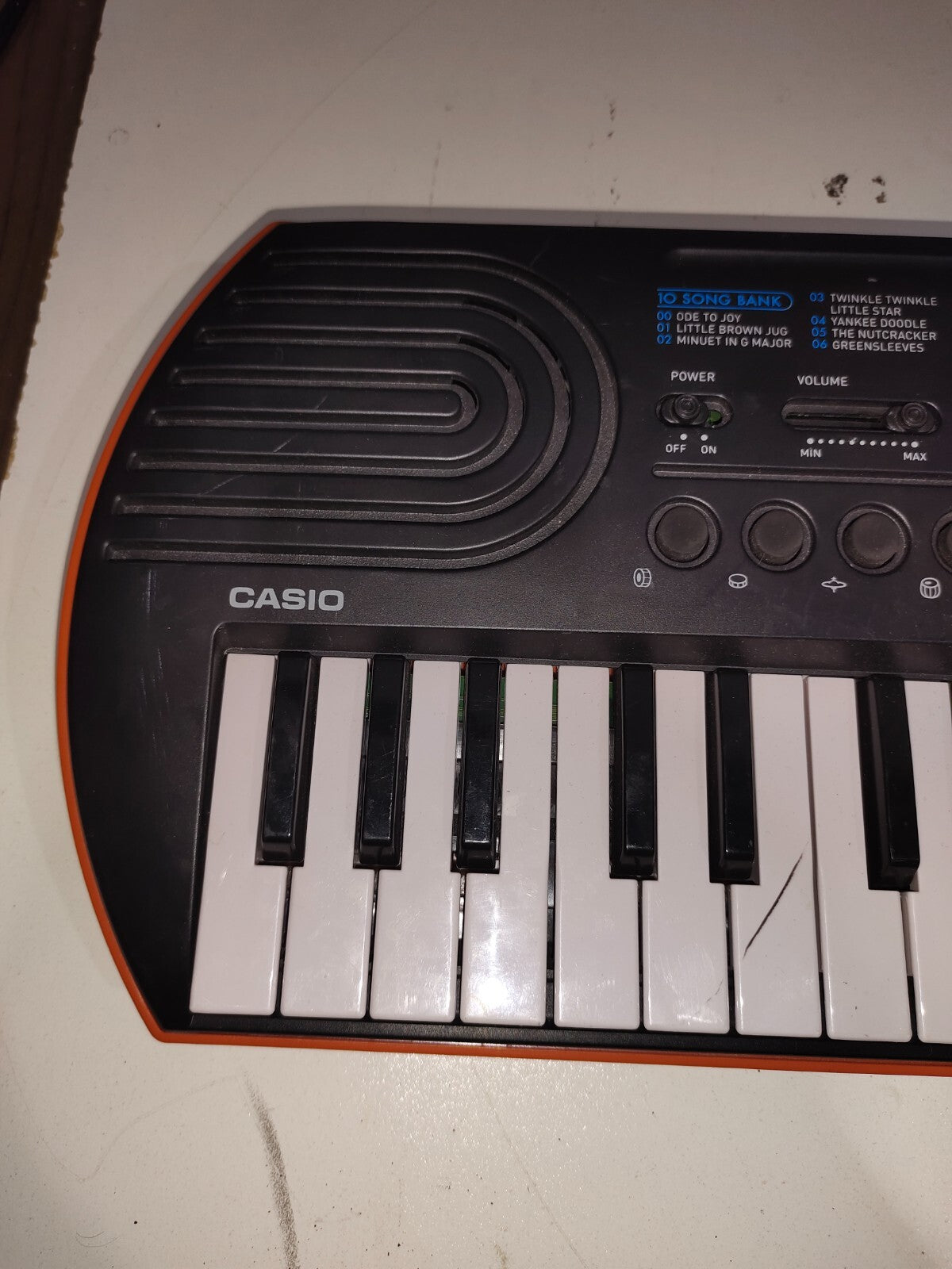 Casio SA-76 44-Key Mini Keyboard with 100 Tones 50 Rhythms Battery Powered E1