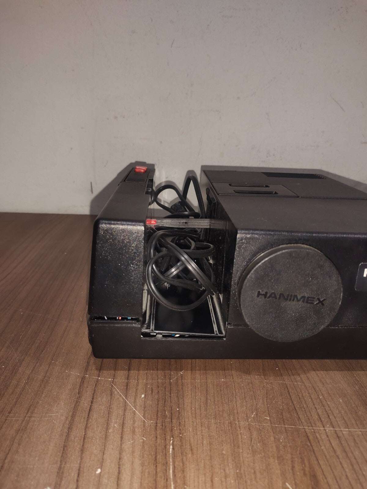 Hanimex Auto Focus Slide Projector - 2100 La Ronde AF -Auto Focus (Minor Damage)