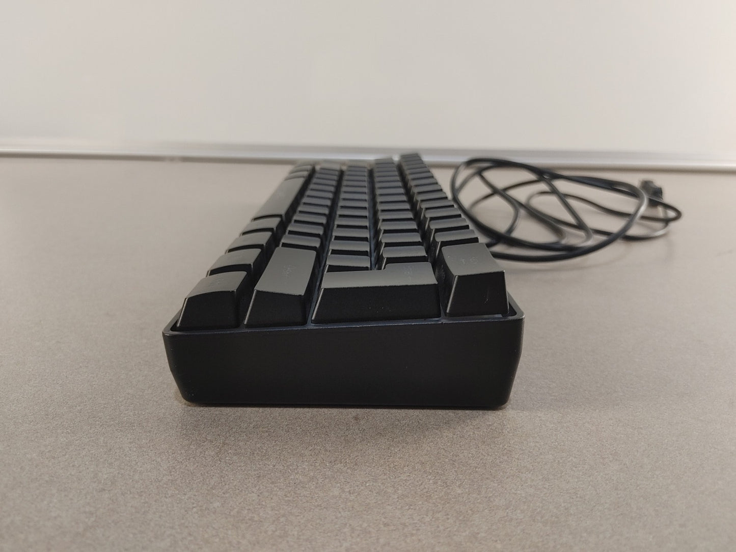 EXCELLENT CONDITION 60% Mechanical-Feel USB RGB Gaming Streaming Keyboard Black