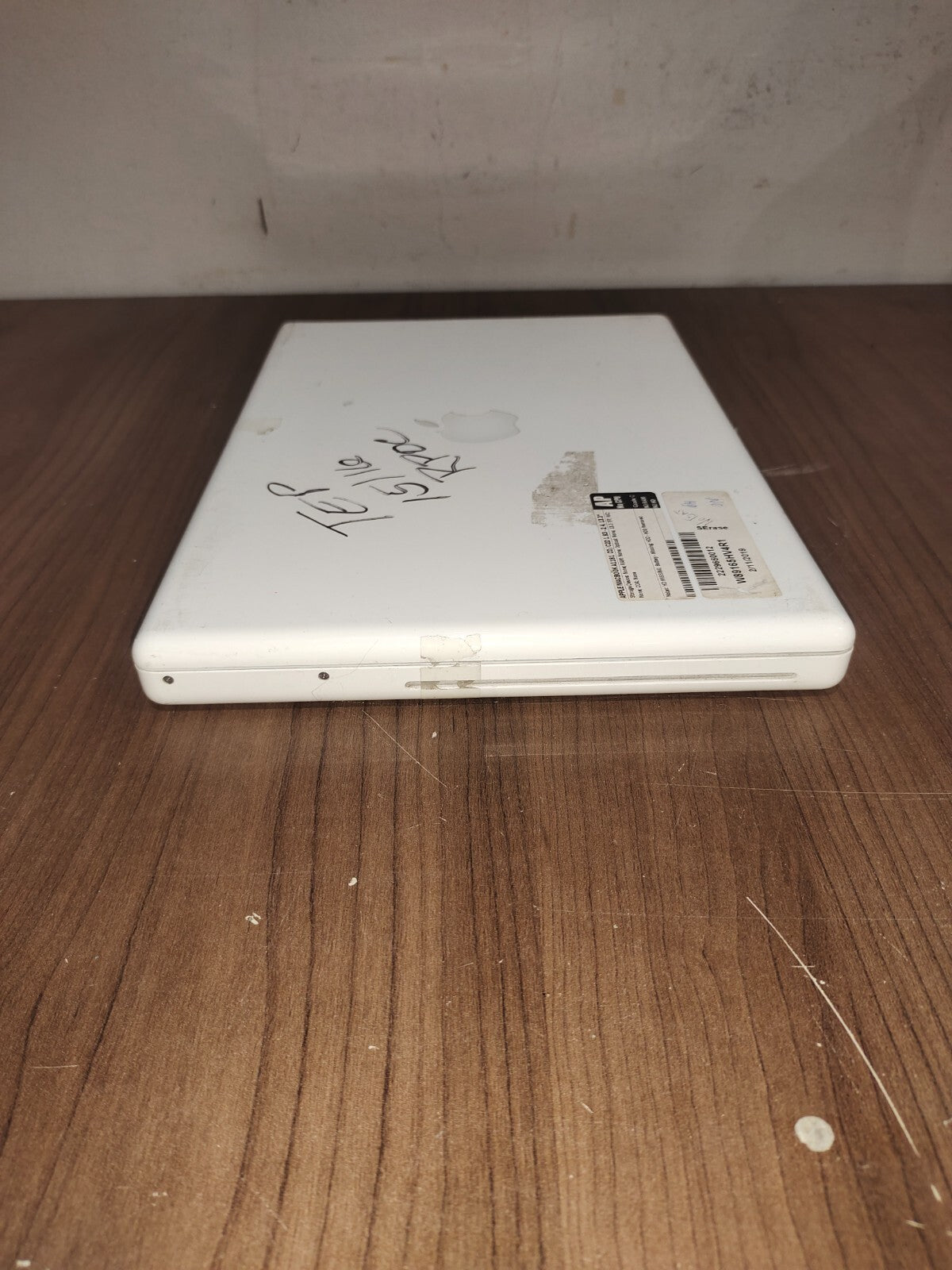 Apple MacBook A1181 13.5" Laptop 2007 White - For Parts