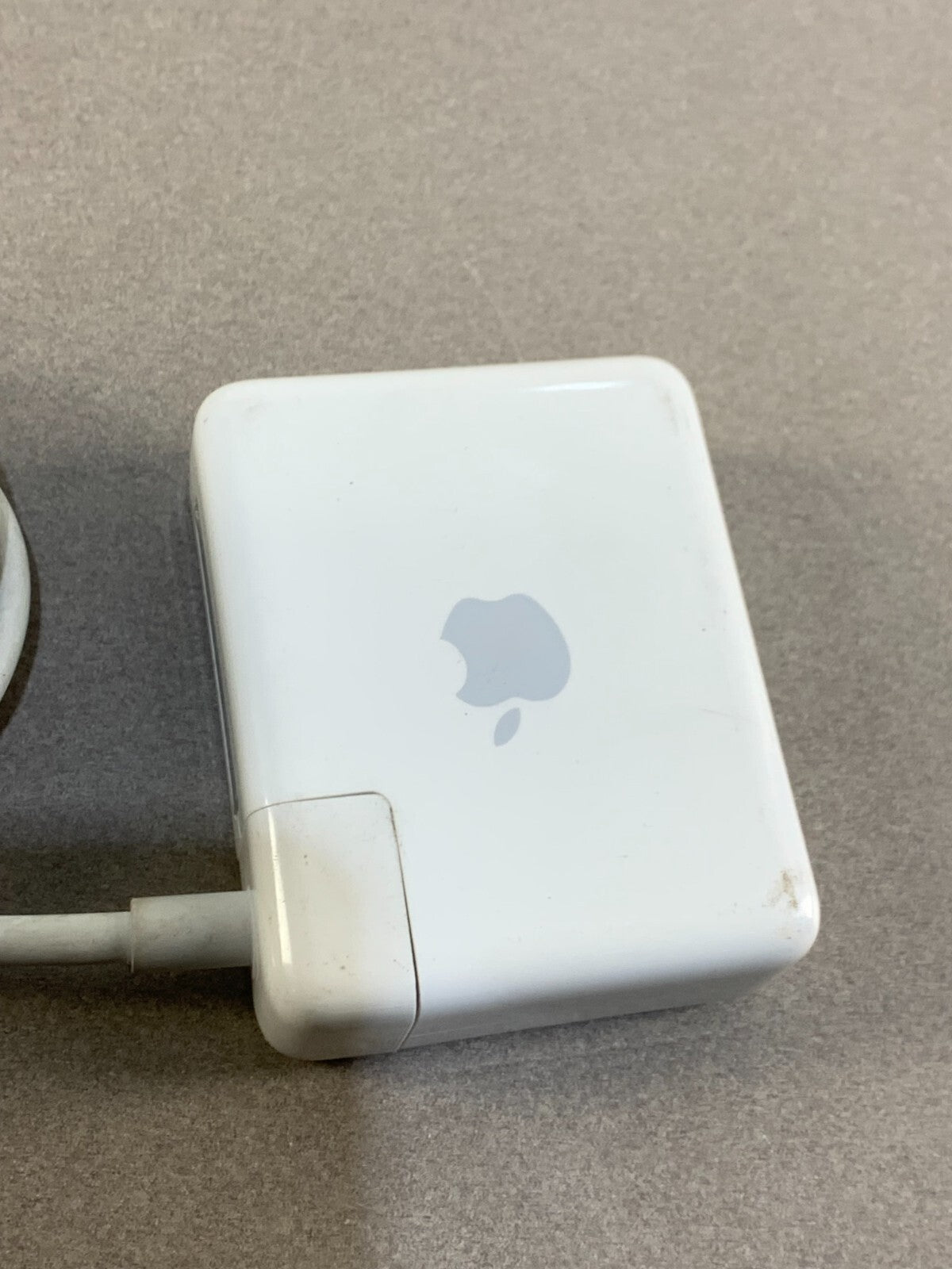 Apple Airport Express Base Station Model A1264 with power cord