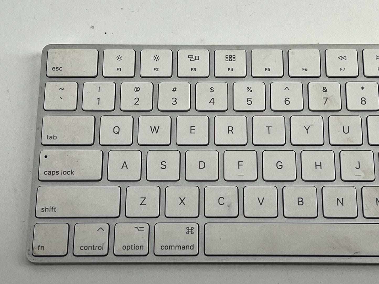 Apple Wireless Keyboard A1314 Bluetooth Keyboard , working w/One missing Key