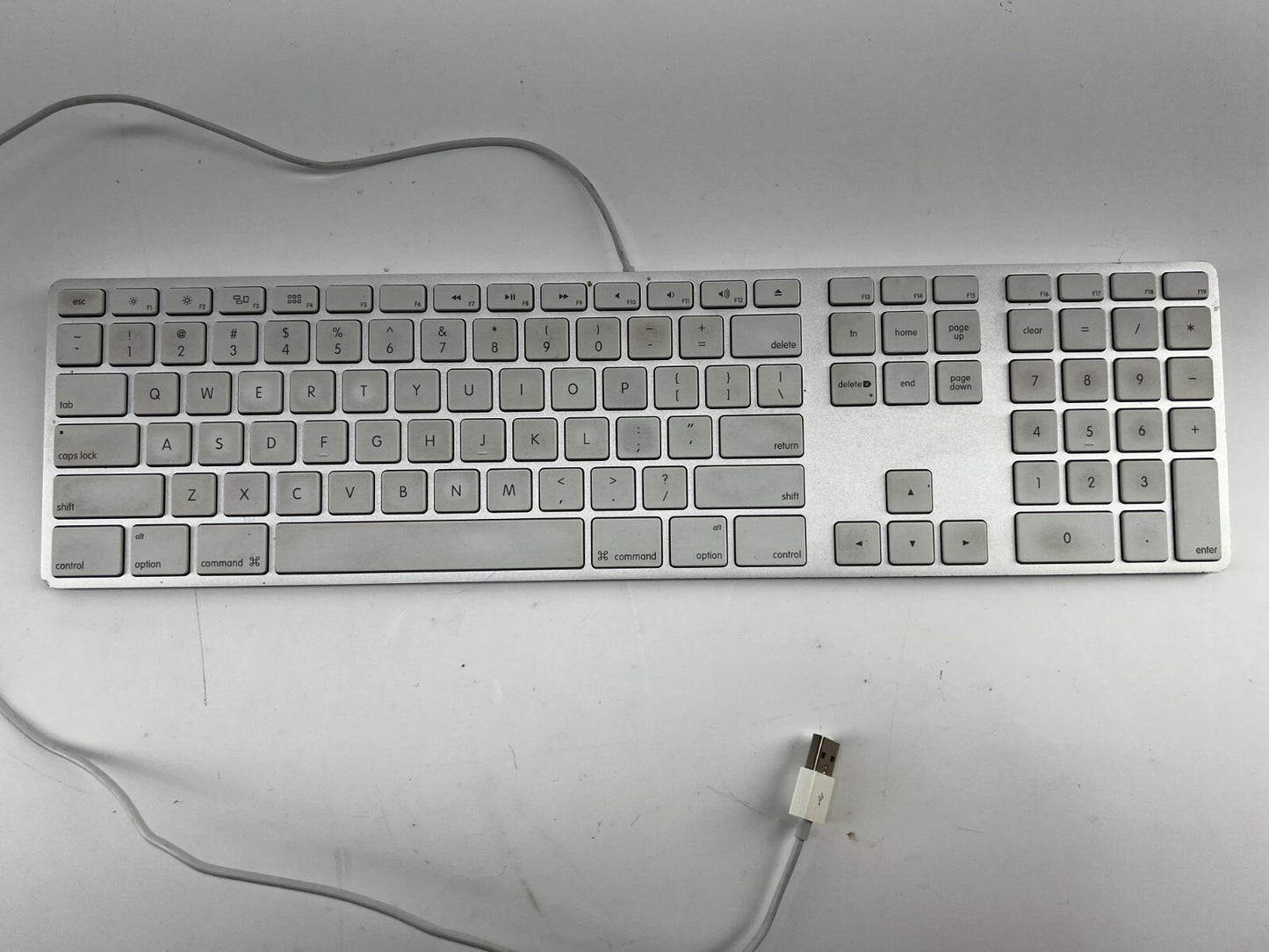 Apple A1243 - Wired Mac QWERTY - USB Keyboard - FOR PARTS OR REPAIR
