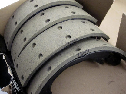 NAPA AE636R Riveted Brake Shoe Set 061003DT 6‑1003D3REL – New