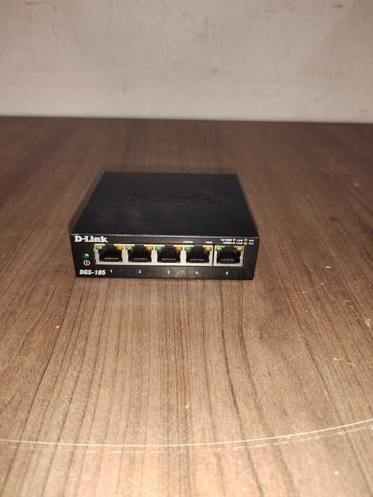 D-Link DGS-105 5-Port Gigabit Ethernet Switch - 2