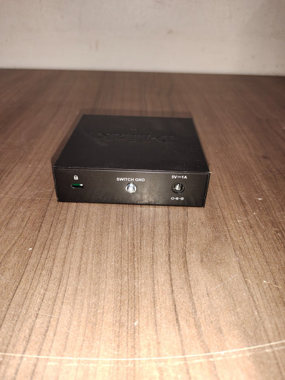 D-Link DGS-105 5-Port Gigabit Ethernet Switch - 2