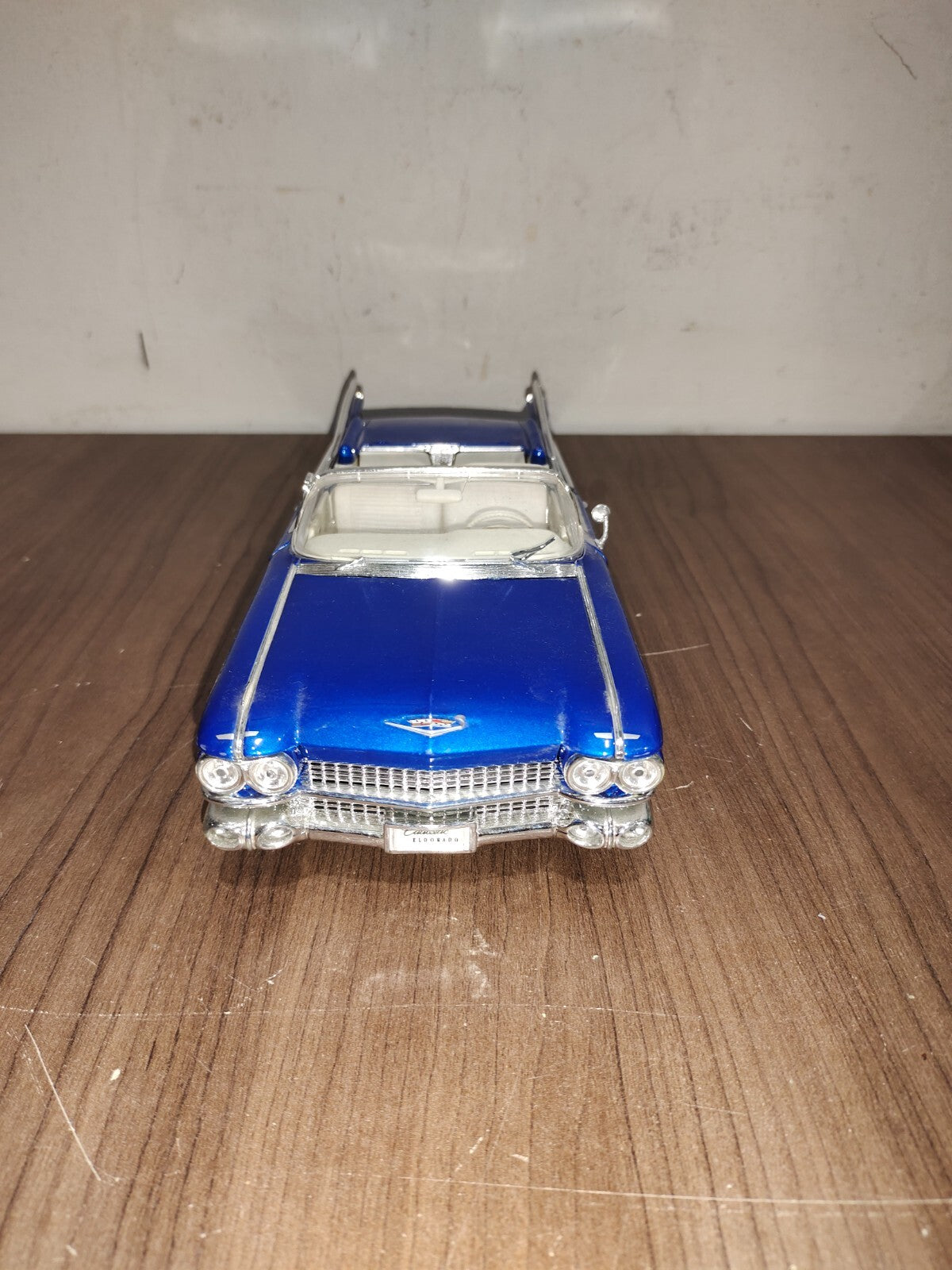 1:18 MAISTO SPECIAL CADILLAC ELDORADO BIARRITZ 1959