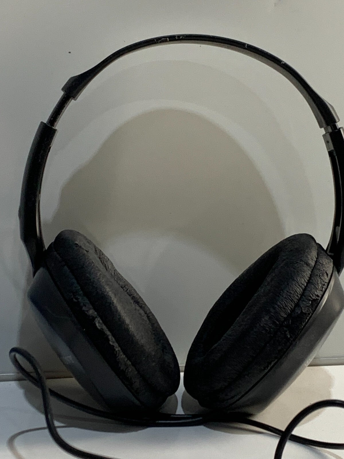 VINTAGE ORIGINAL FM SONY WALKMAN SRF-16W & SONY HEADPHONES
