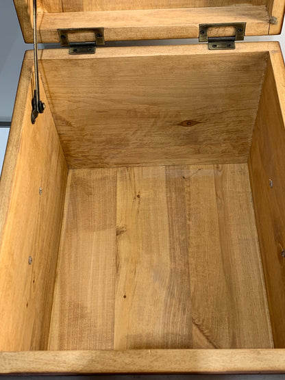 DUCKS UNLIMITED CANADA, HIGH FLYER CLUB Wooden box