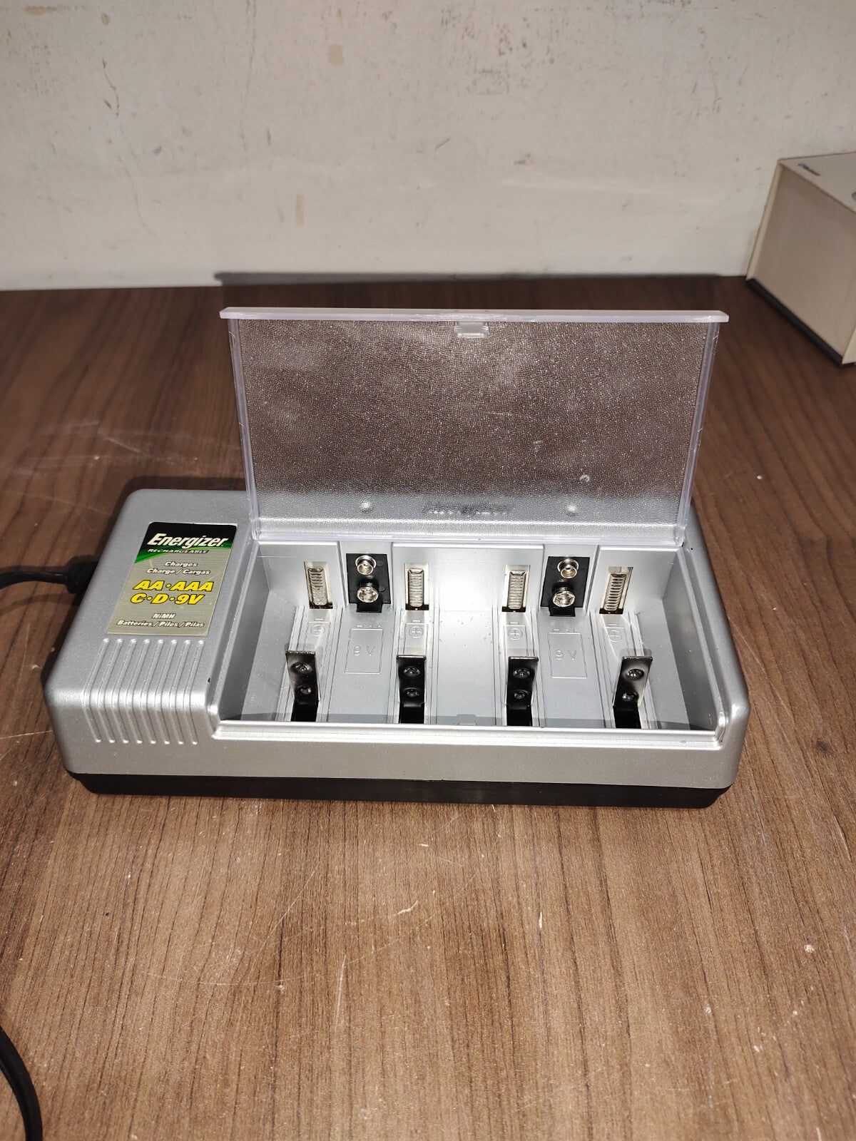 Energizer Rechargeable Battery Charger model CHFCV Ni-Mh Batteries