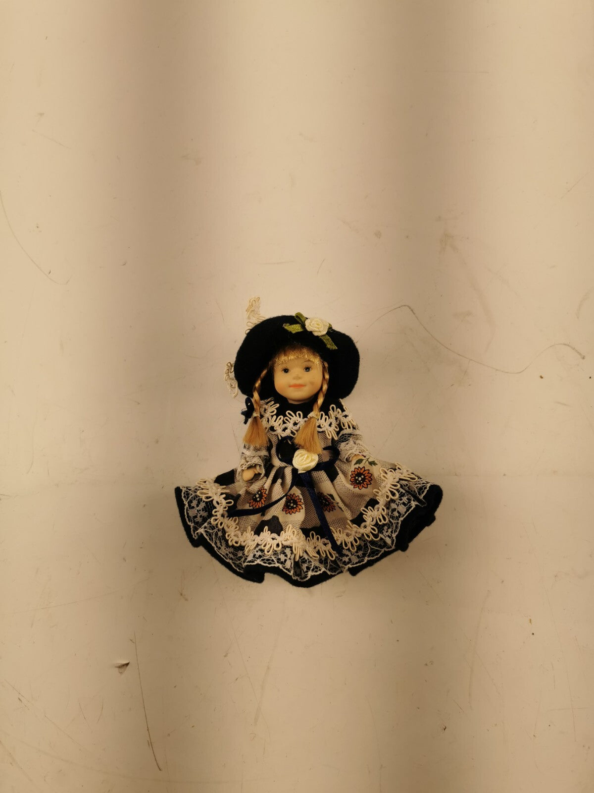 Porcelain dolls, Blue