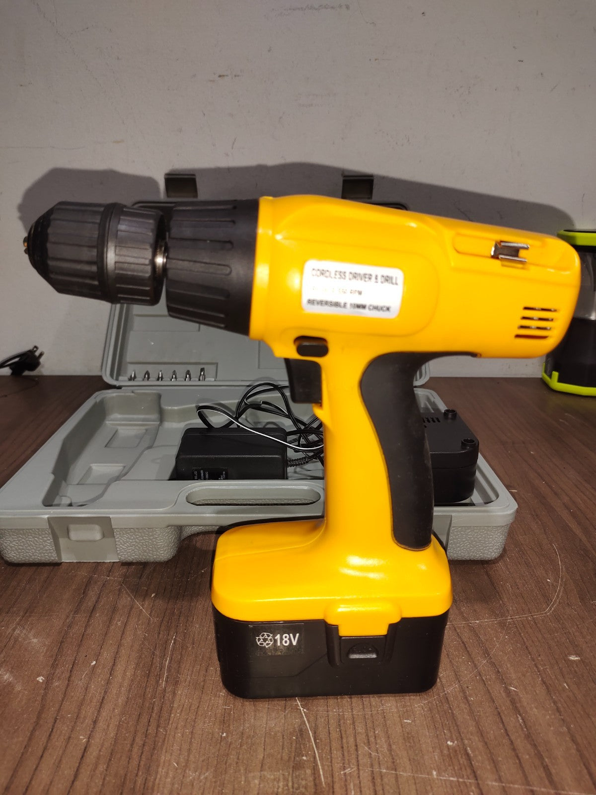 Cordless Driver & Drill Combo Kit with Battery & Charger