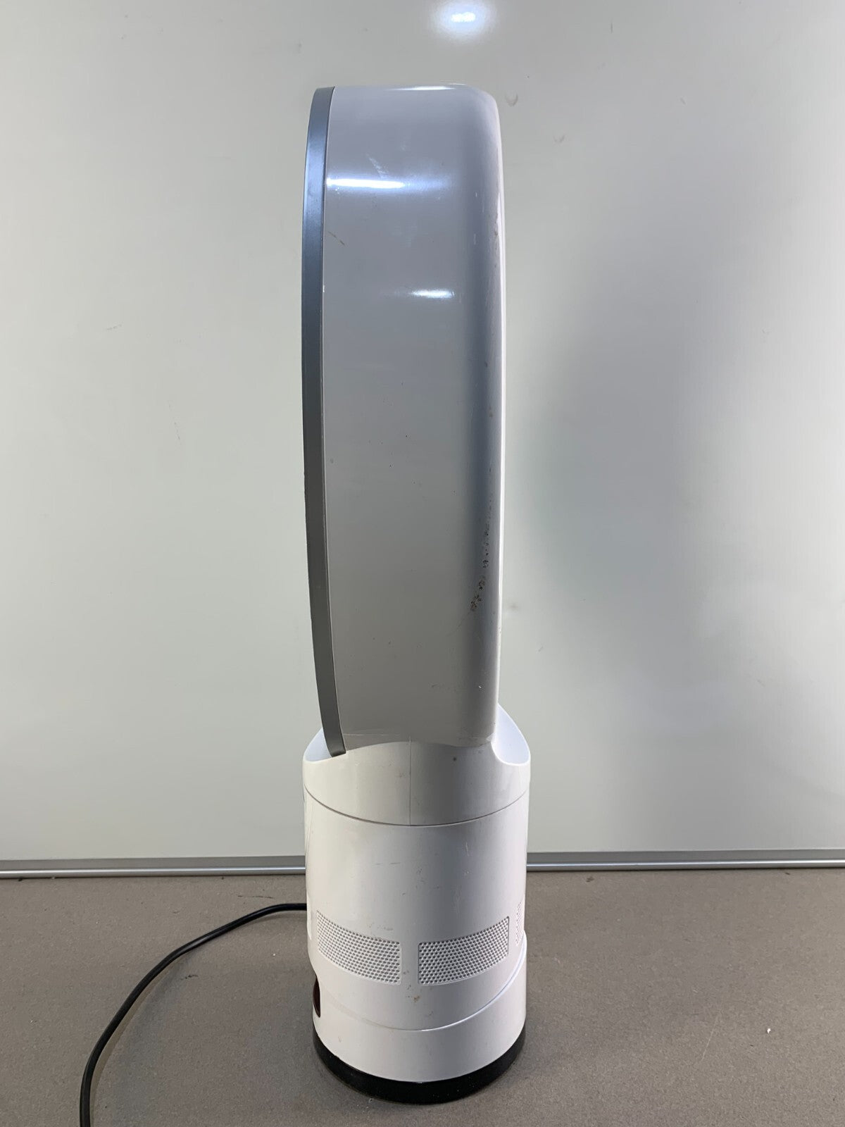 Bladeless Fan 12" AM05 White Voltage: AC100V Table Fan