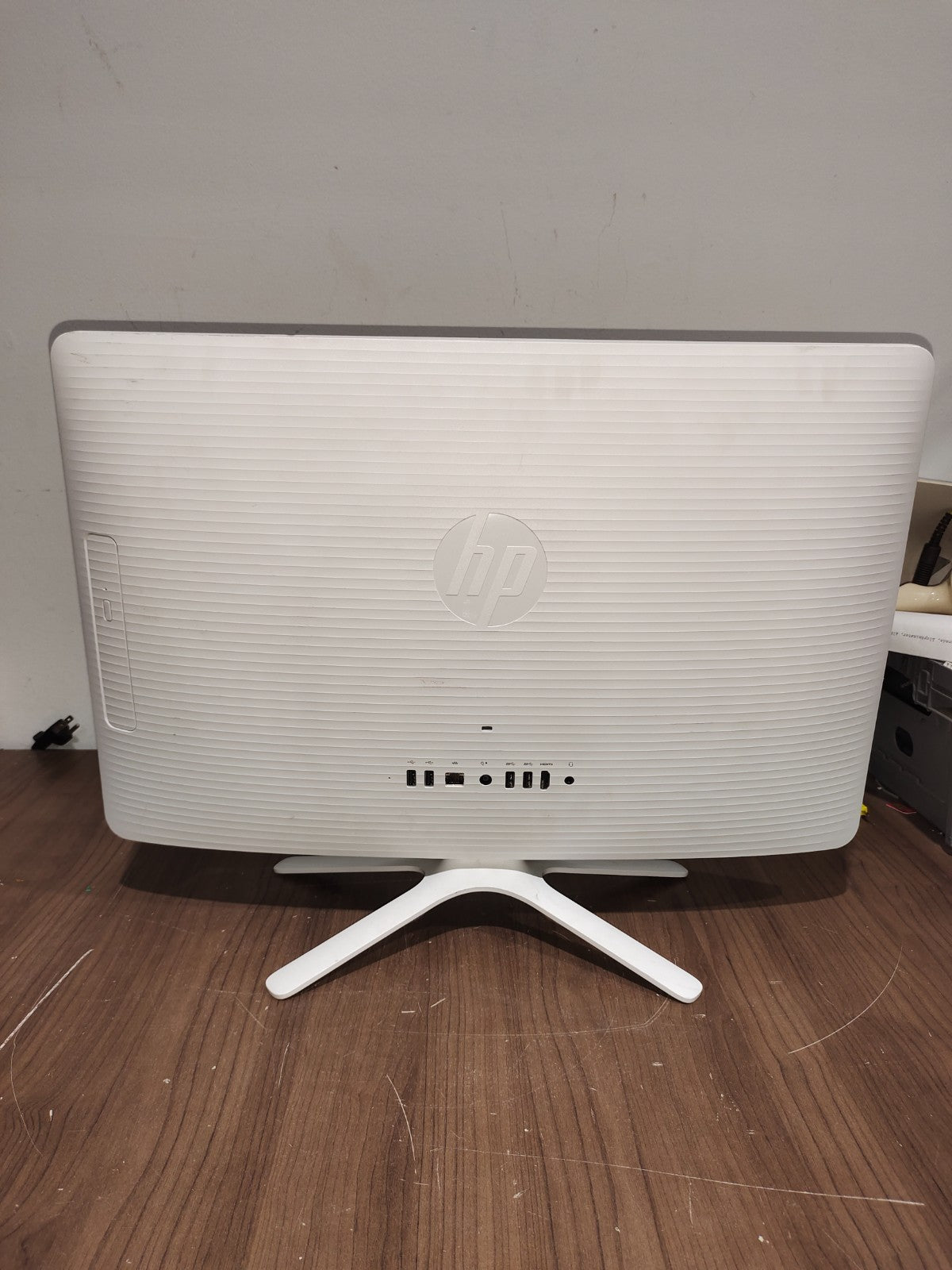 HP 24-g010 All in One Desktop 2.20GHz AMD A8-7410 12GB 1TB SSD Windows 10