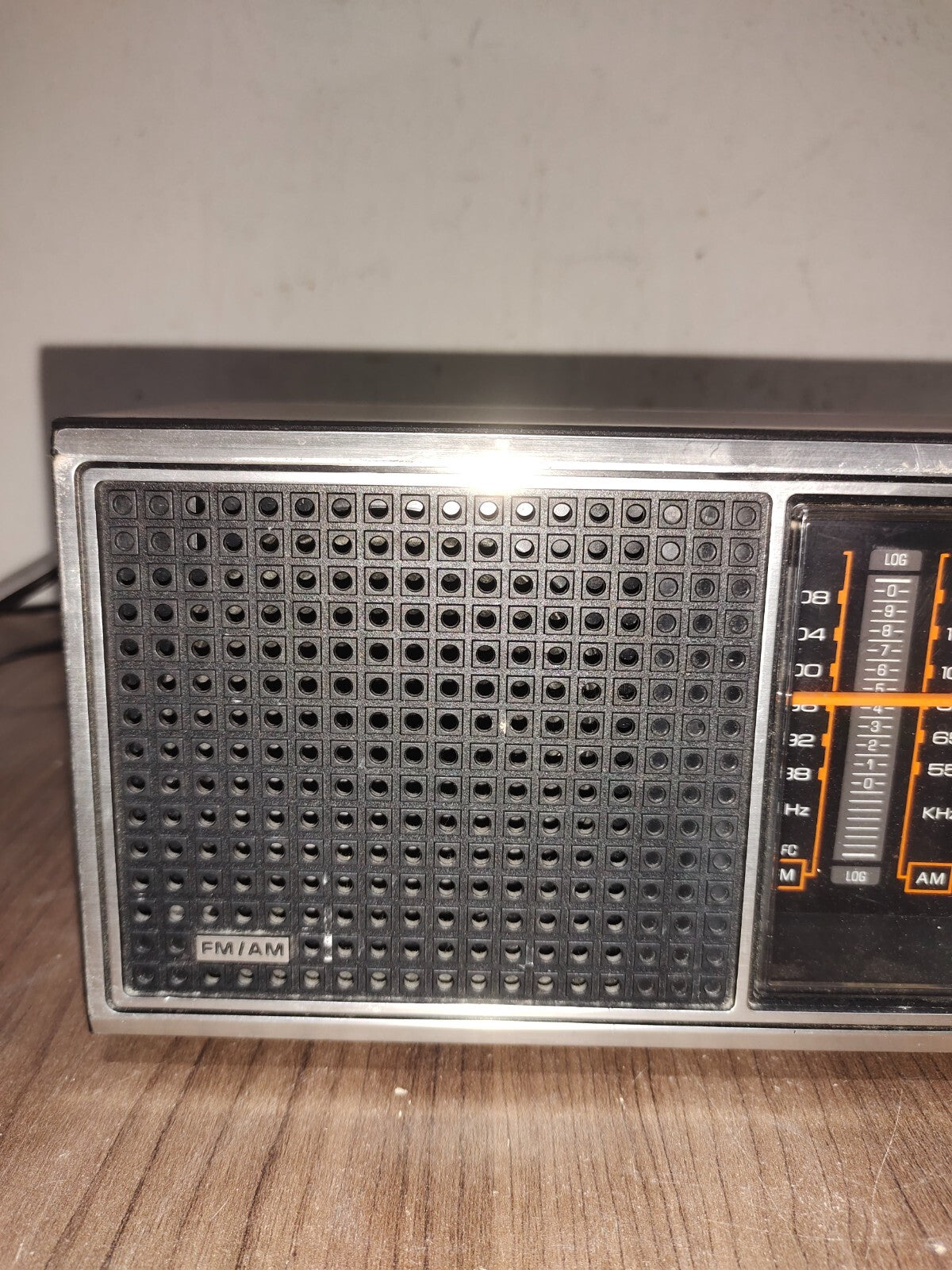 Vintage GENERAL ELECTRIC AM/FM Radio Model NO 7-4115B