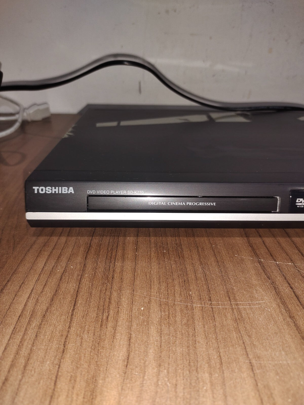 Toshiba SD-K770 Dolby Digital Multi-Zone Digital Cinema Progressive DVD Player