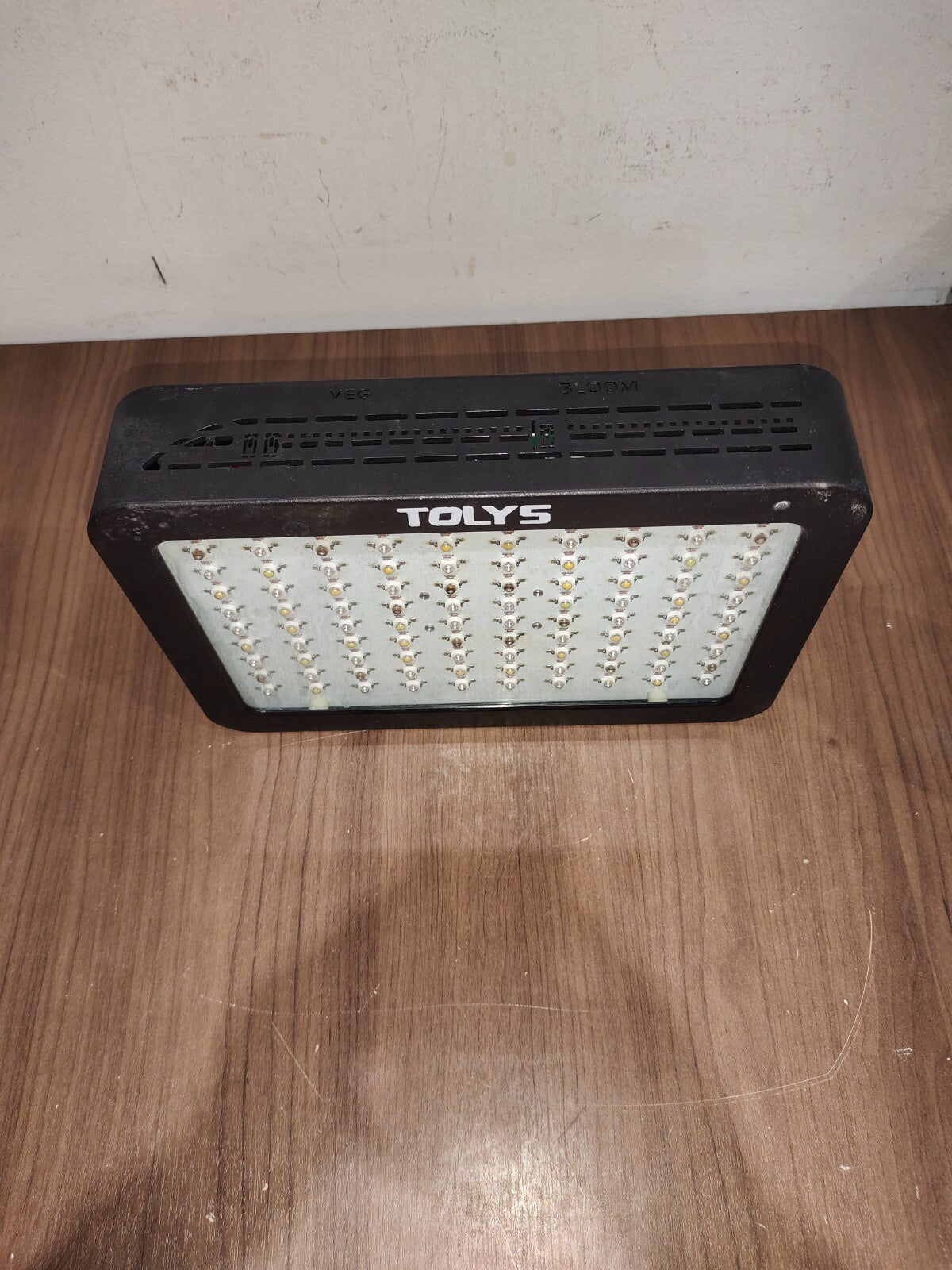 TOLYS 1000W LED Plant Grow Light, Full Spectrum, Dual Chip, Veg and Bloom Modes