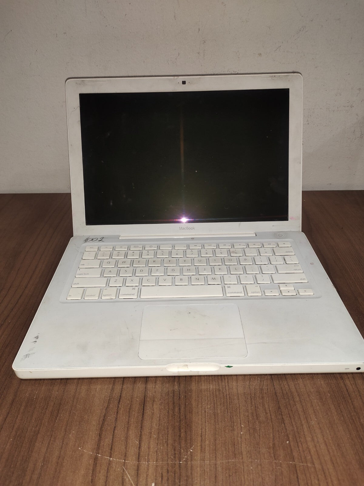 Apple MacBook A1181 13.5" Laptop 2007 White - For Parts