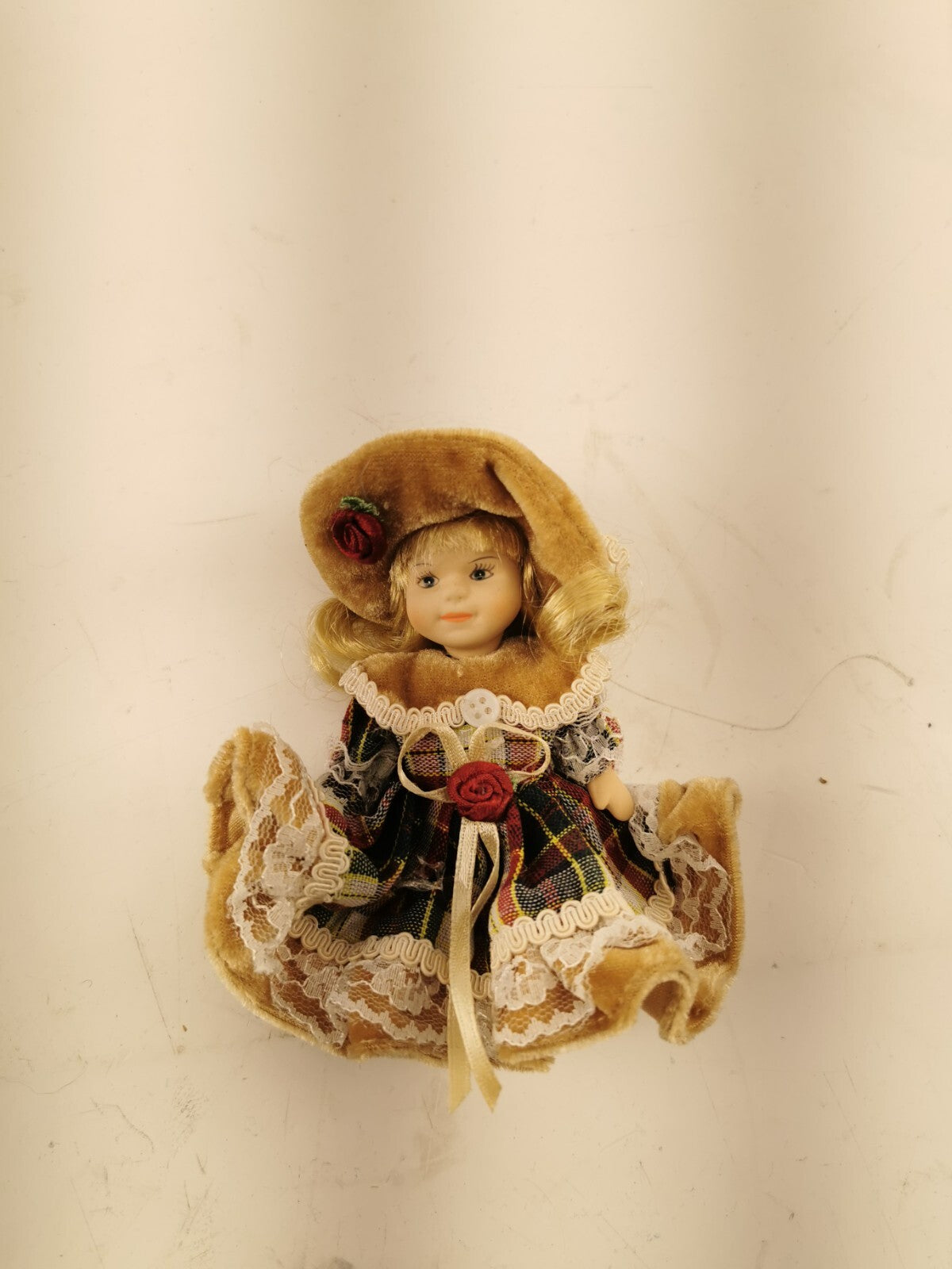 Porcelain dolls, Brown