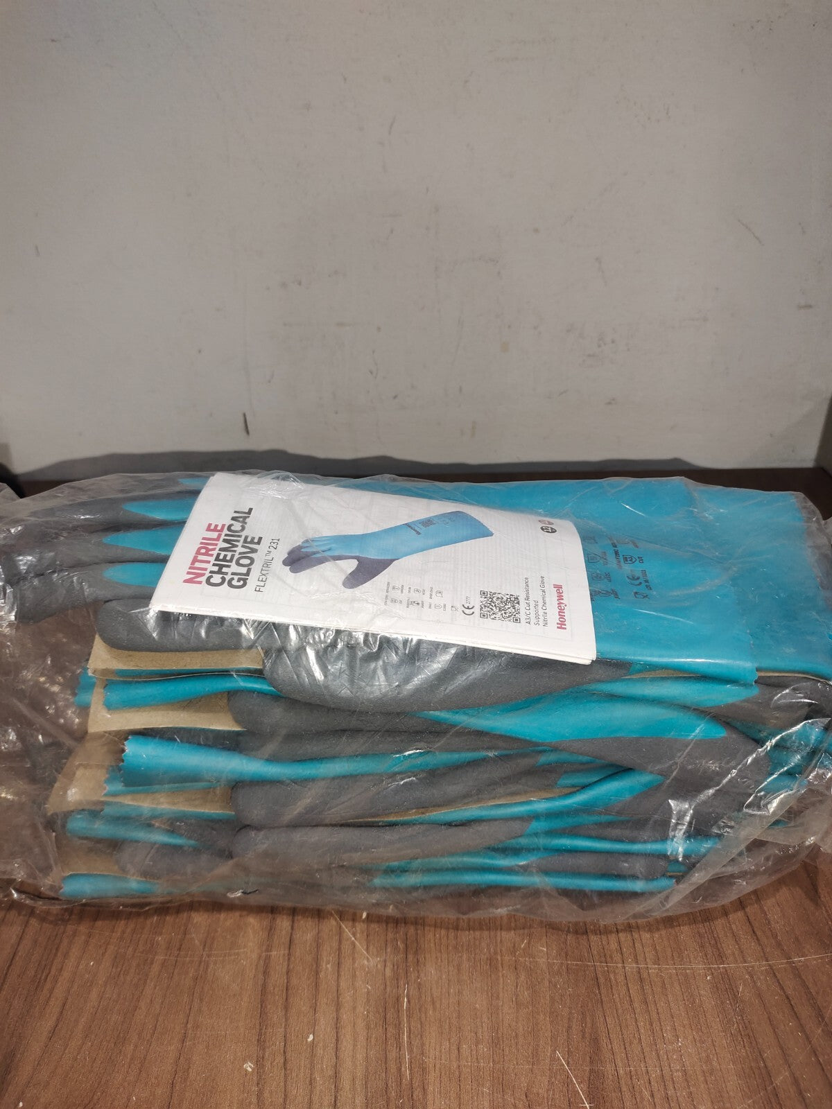 Honeywell Nitrile Chemical Glove/Cut Resistance Flextril 231 - 11 Pairs