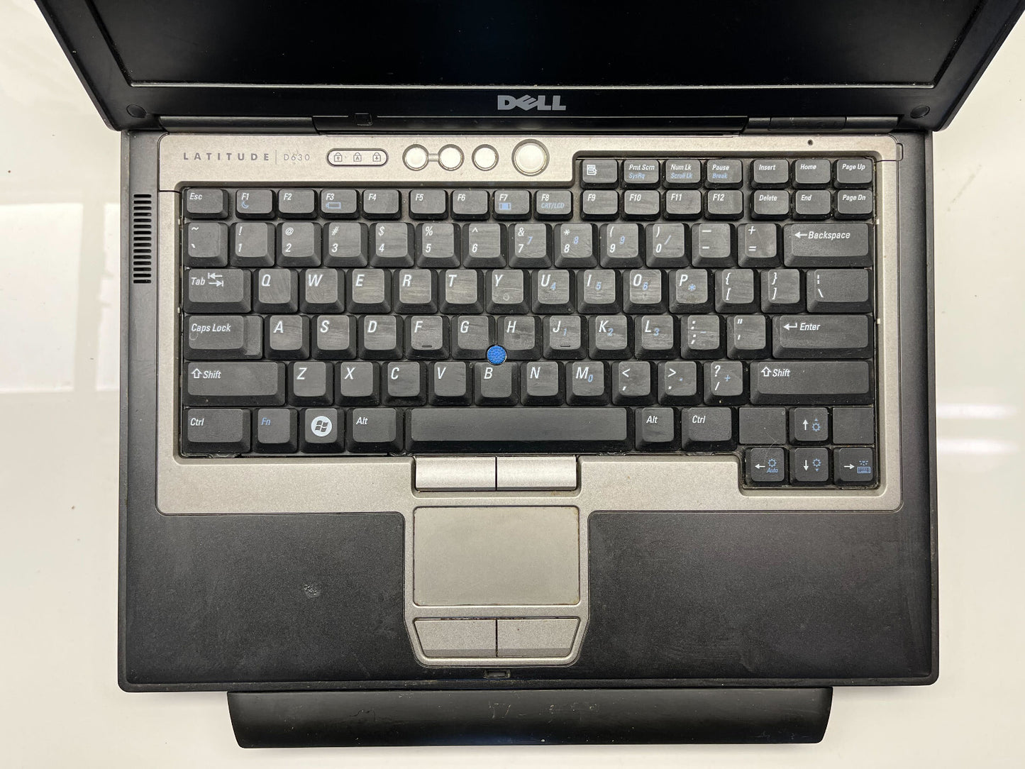 Dell Latitude D630 Core 2 Duo T7500 @ 2.20 GHz 2GB RAM 120GB HDD Windows XP Pro