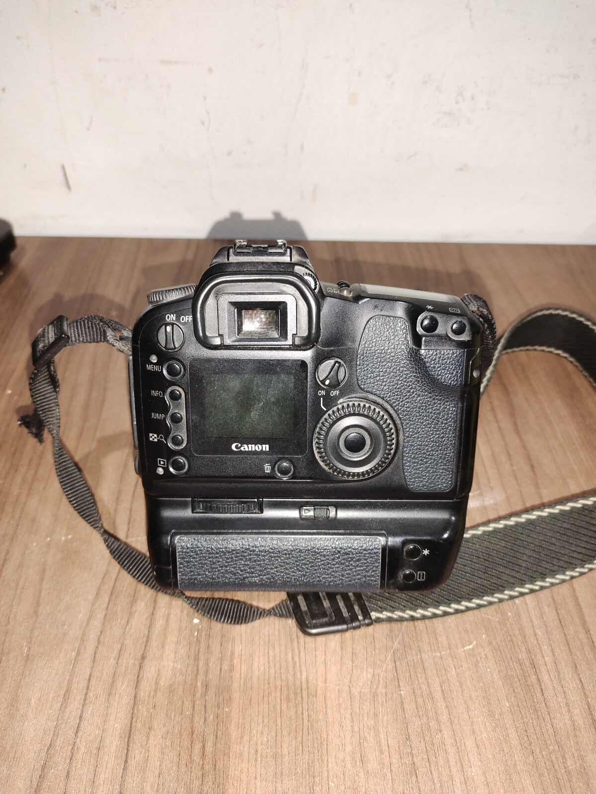 Canon EOS D60 Digital SLR Camera Black Body With Battery Grip BG-ED3