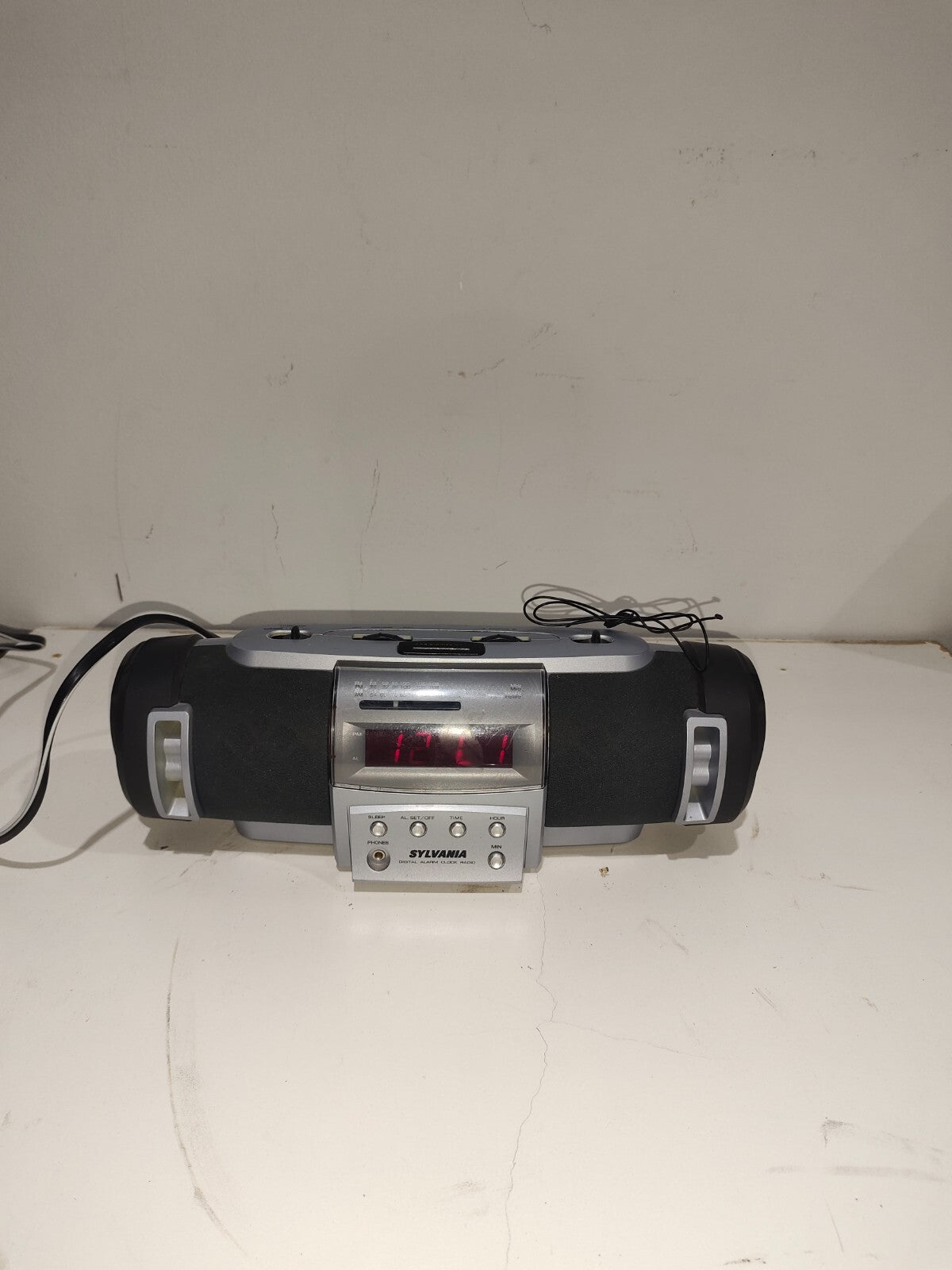 Sylvania Digital Alarm Clock Radio Model SA85011