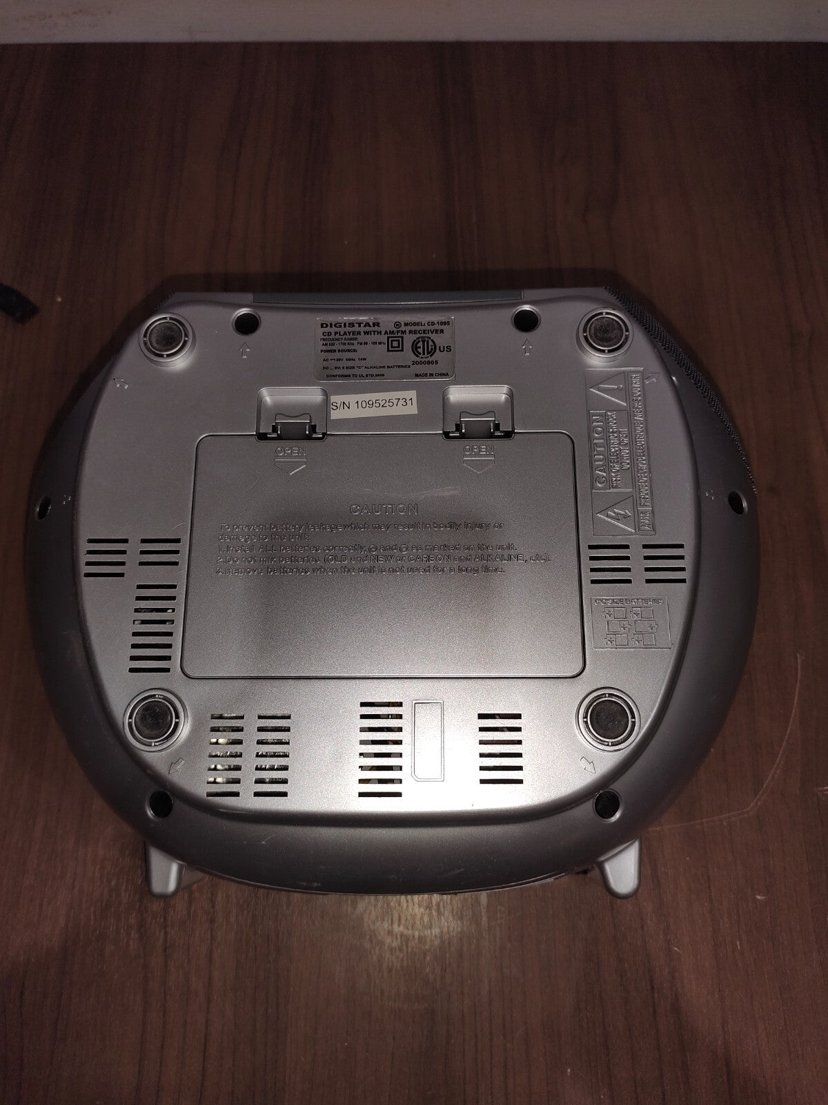 Digistar CD-1095 Compact Disc Digital Audio Portable CD Player + AM/FM Radio