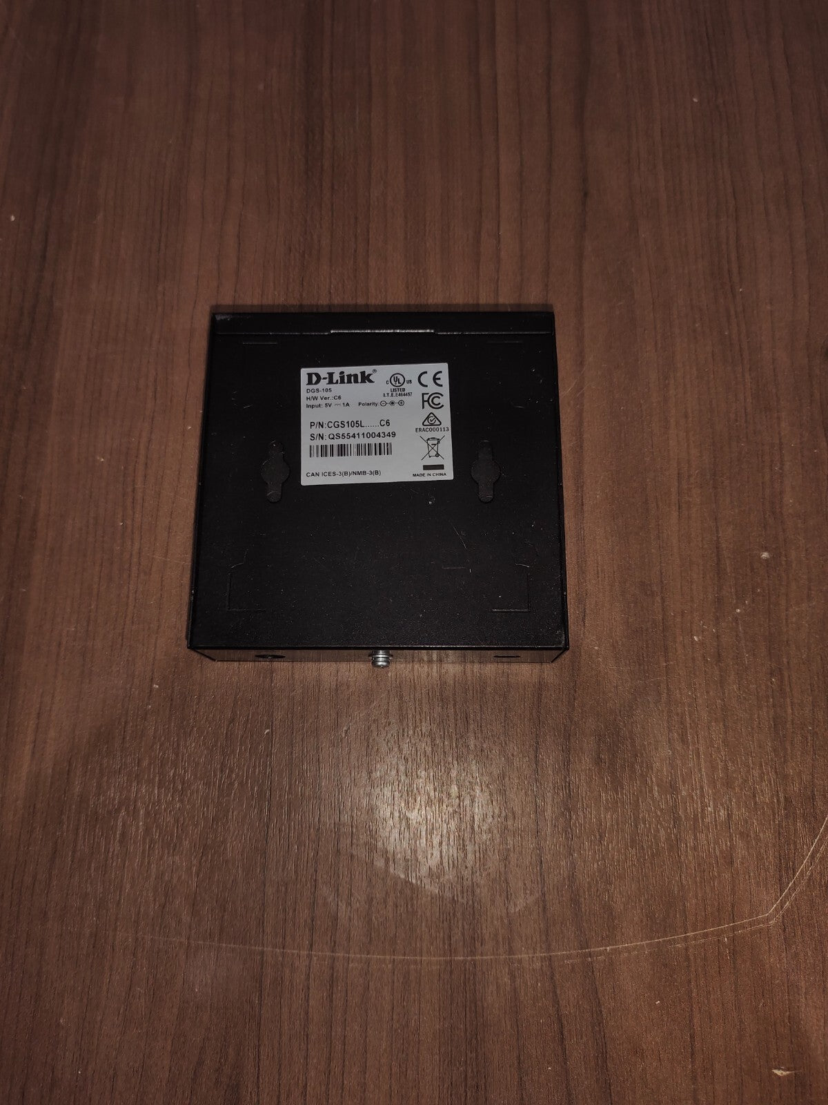 D-Link DGS-105 5-Port Gigabit Ethernet Switch - 3