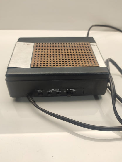 Vintage Concept 2000 AM/FM Alarm Electric clock