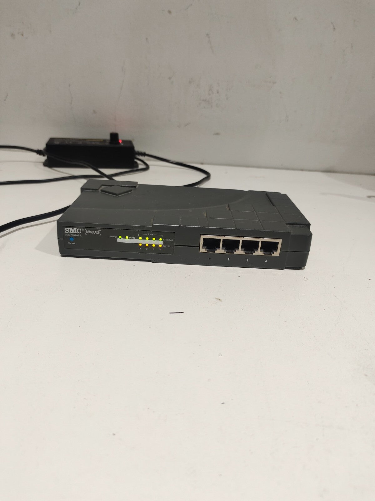 SMC Barricade SMC7004ABR 4 Port 10/100 Mbps Broadband Router