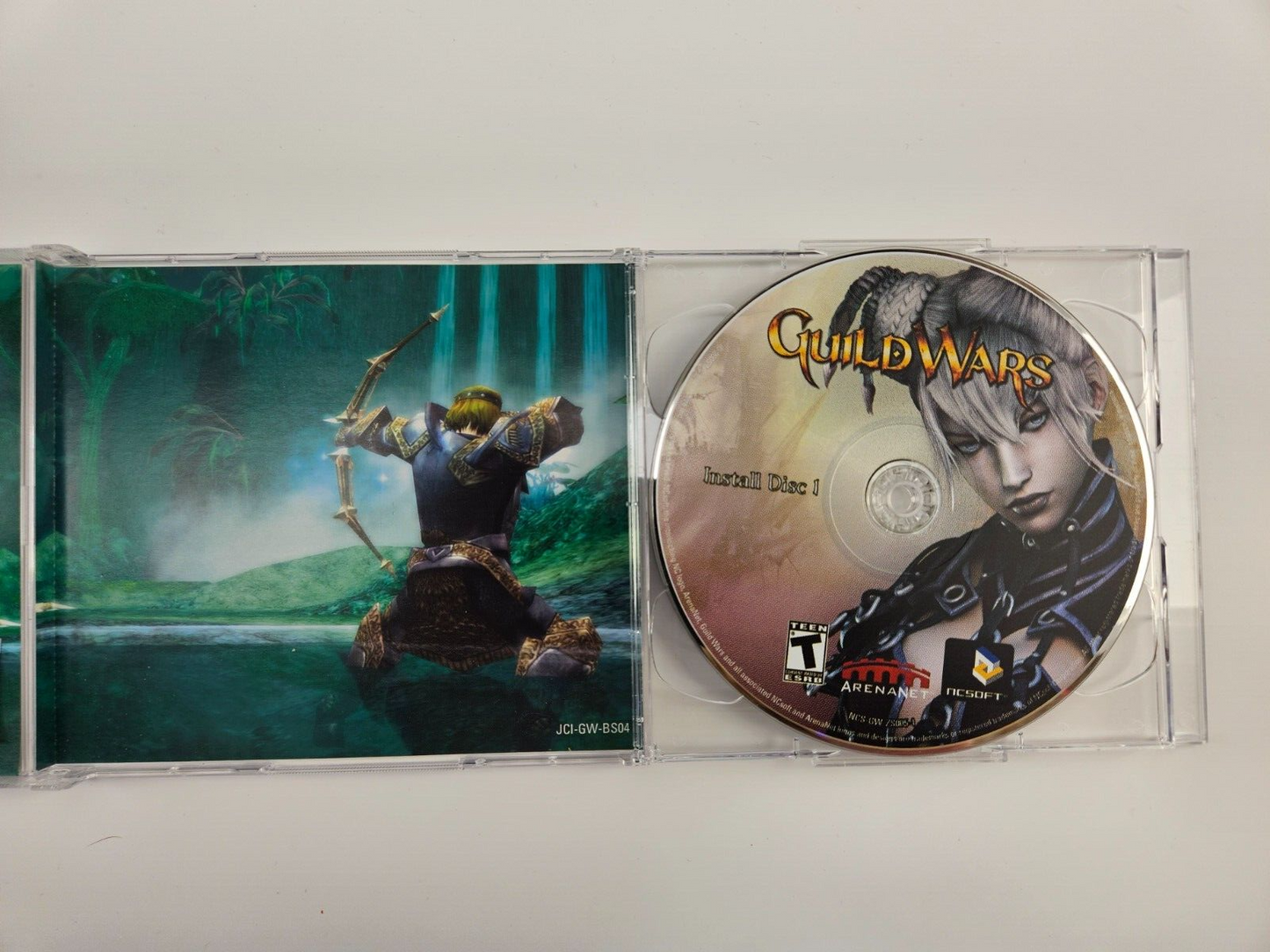 Guild Wars 2005 PC CD-ROM Video Game