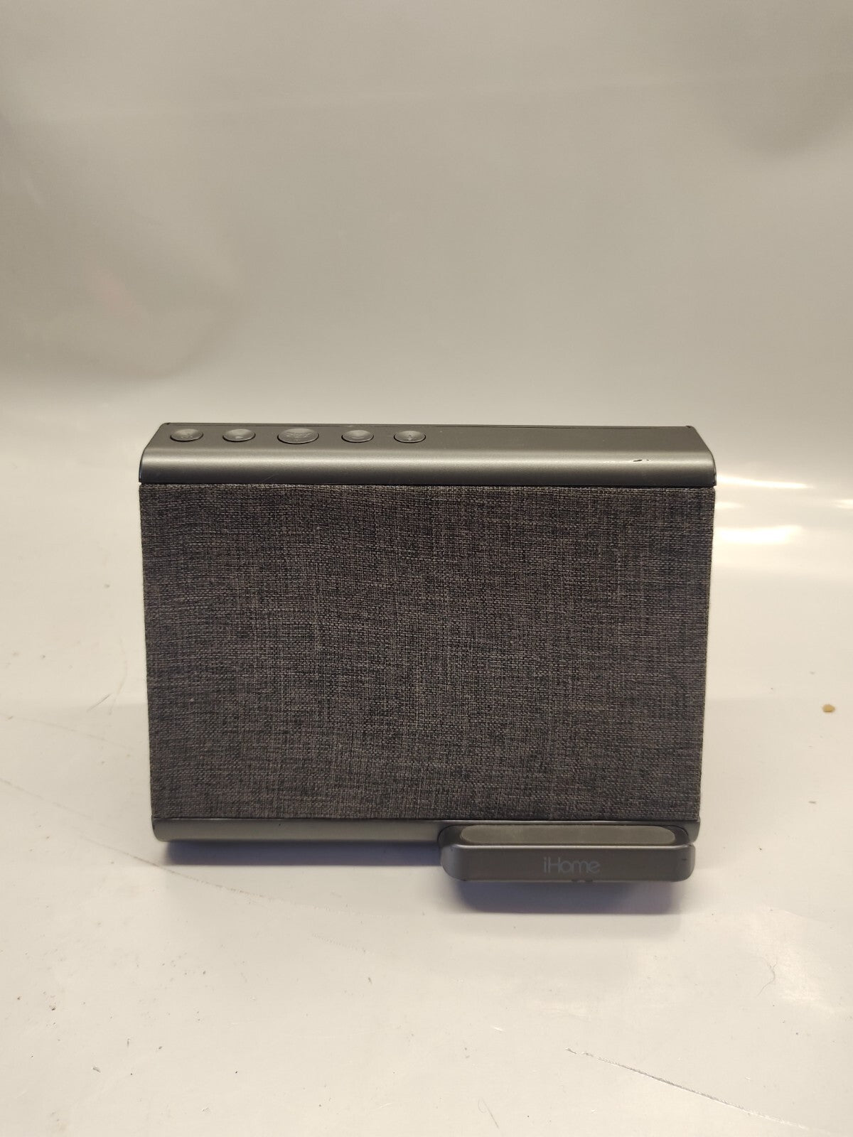 iHome Wireless Qi Dual Charging Bluetooth Dual Alarm Clock Speakerphone IBTW39v2