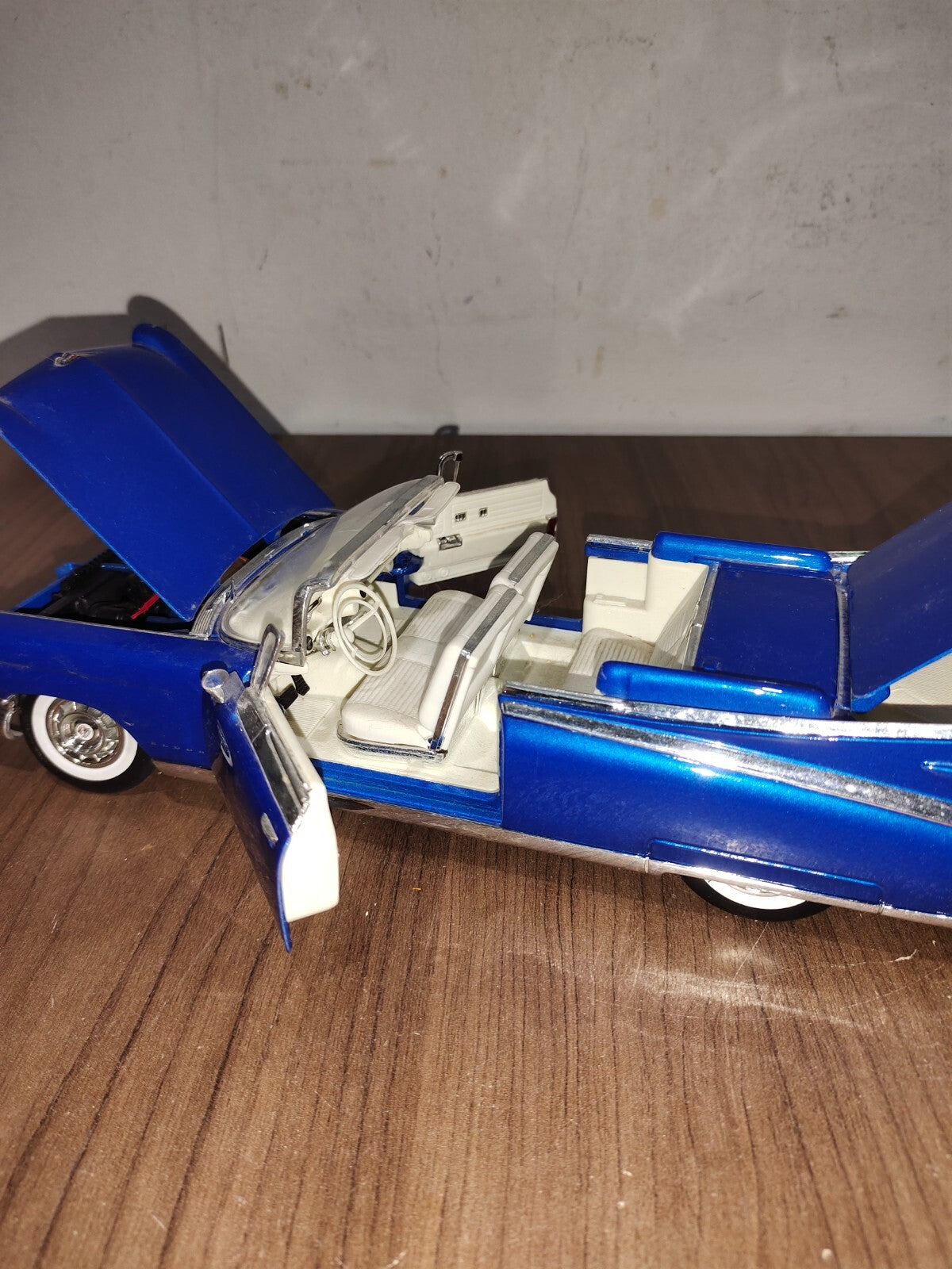 1:18 MAISTO SPECIAL CADILLAC ELDORADO BIARRITZ 1959
