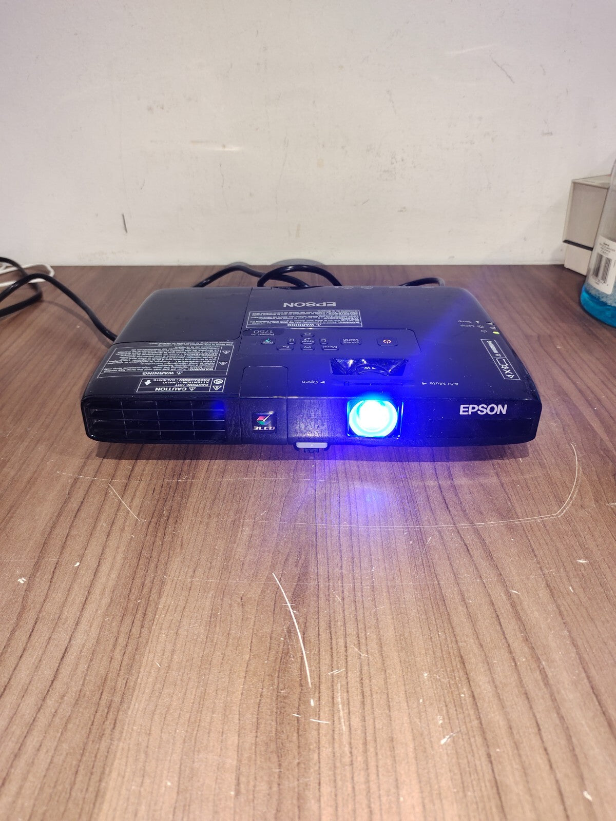 Epson PowerLite 1750 Multimedia 3LCD Projector H372A Black 450 Hours 3500 Lumens