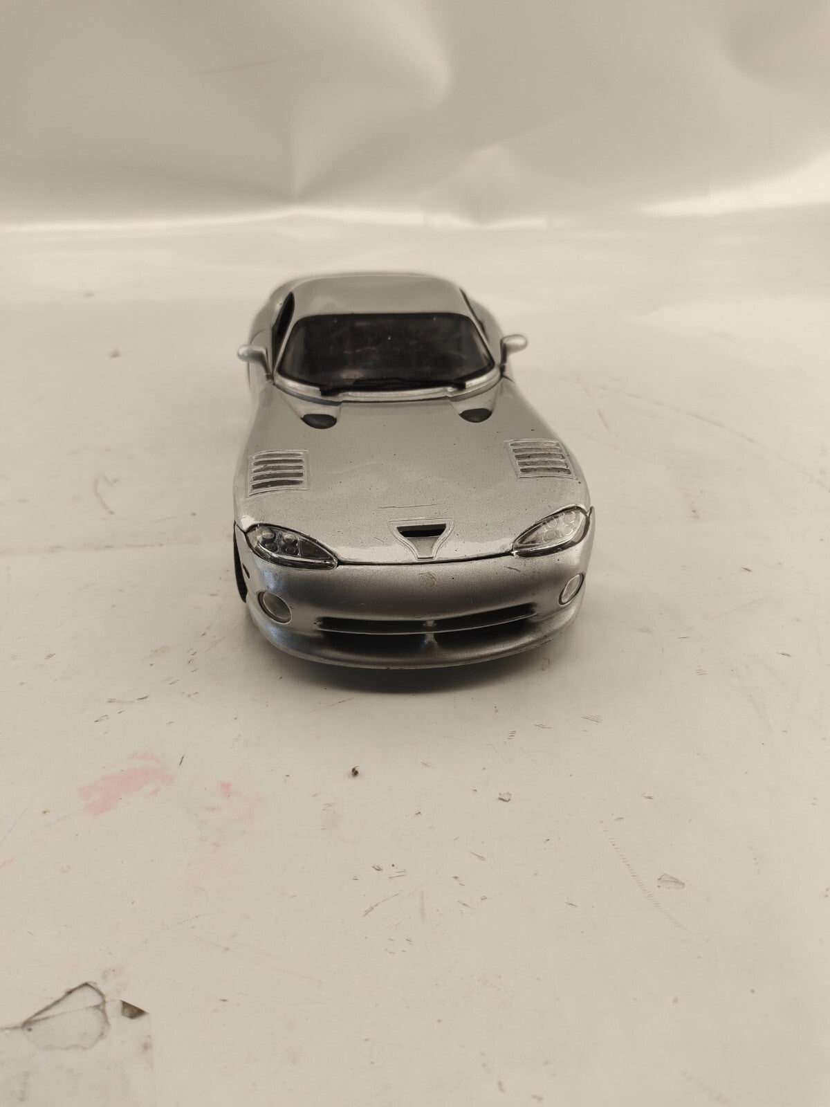 Maisto 1:18 Diecast Special Edition 2013 SRT Dodge Viper GTS - Silver
