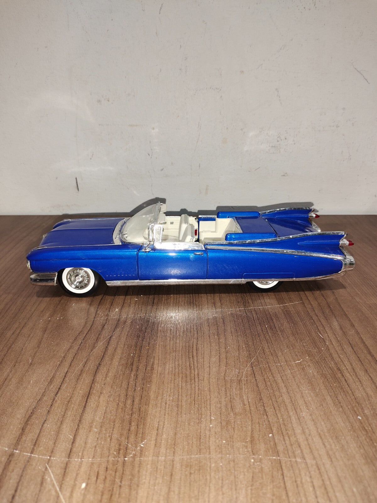 1:18 MAISTO SPECIAL CADILLAC ELDORADO BIARRITZ 1959