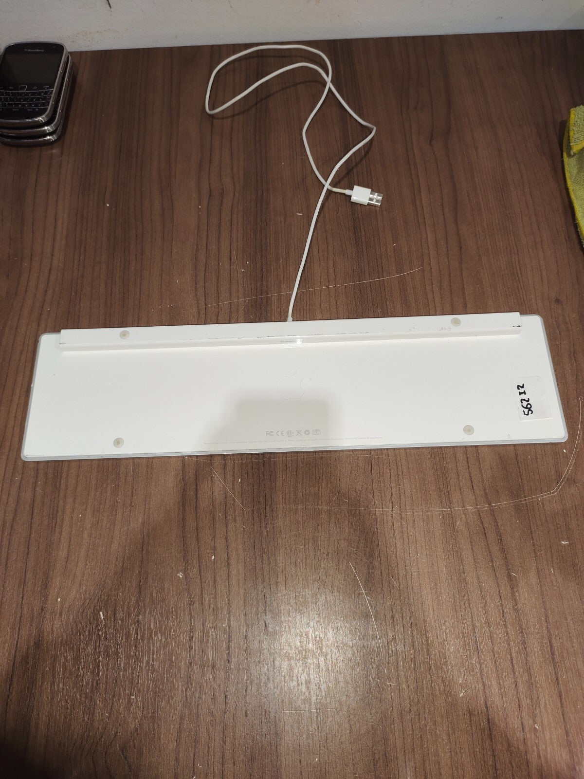 Apple A1243 Ultrathin Slim Wired Aluminum Keyboard 2x USB ports